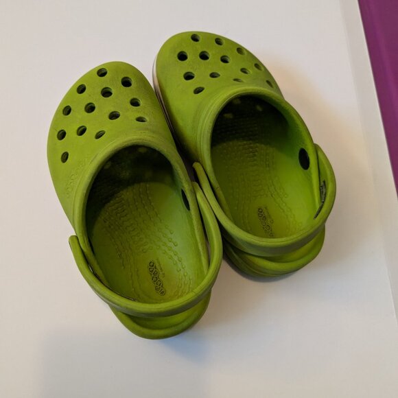 Green Crocs Clogs - Toddler Little Kid Size 7 - Picture 5 of 6